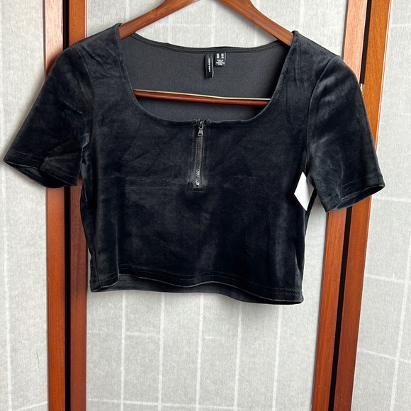 Athena Zip Detail Velvet Crop Top In Black size Xs - Picture 2 of 4
